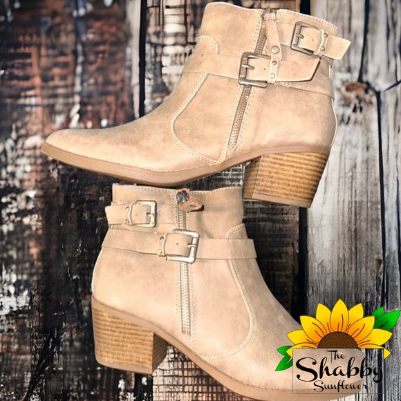 Indigo Shoes - Indigo’ Taupe Ankle Boots. NWT